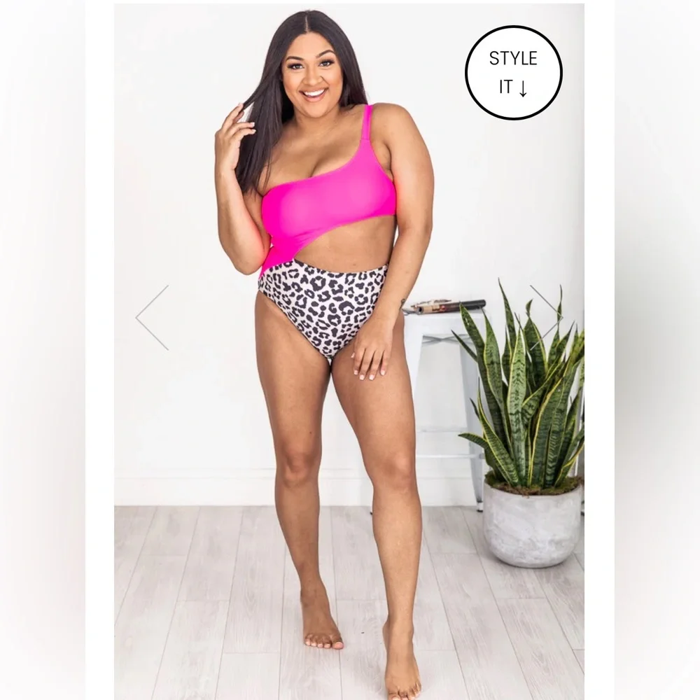🎉 HP 🎉 One Shoulder Animal Print Swimsuit - Picture 7 of 13